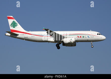 Libanesische MEA Middle East Airlines Airbus A320-200 mit der Registrierung OD-MRT auf kurze letzte für die Piste 01 des Flughafens Brüssel. Stockfoto