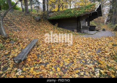 Holz- traditionelle Finnische Sauna im Herbst, outdoor Stockfoto