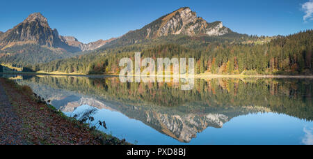 Herbst Farbe Berglandschaft und den See in den Schweizer Alpen Stockfoto
