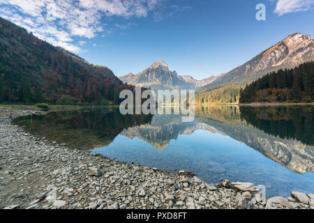 Herbst Farbe Berglandschaft und den See in den Schweizer Alpen Stockfoto