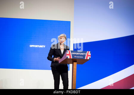 © Chris Bull. 3/10/18 Birmingham, Großbritannien. Schließen Tag der Parteitag der Konservativen Partei in der International Convention Centre in Birmingham, England, heute (Mittwoch, 3. Oktober 2018). Premierminister Theresa kann Ihre Rede zum Abschluss der Konferenz. Foto: CHRIS STIER Stockfoto