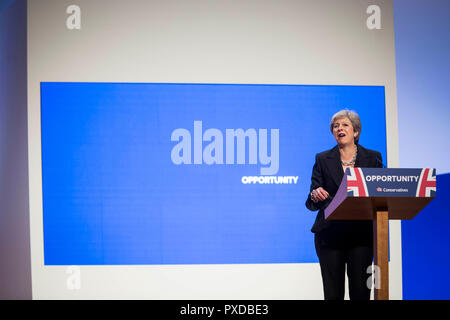 © Chris Bull. 3/10/18 Birmingham, Großbritannien. Schließen Tag der Parteitag der Konservativen Partei in der International Convention Centre in Birmingham, England, heute (Mittwoch, 3. Oktober 2018). Premierminister Theresa kann Ihre Rede zum Abschluss der Konferenz. Foto: CHRIS STIER Stockfoto