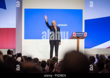 © Chris Bull. 3/10/18 Birmingham, Großbritannien. Schließen Tag der Parteitag der Konservativen Partei in der International Convention Centre in Birmingham, England, heute (Mittwoch, 3. Oktober 2018). Premierminister Theresa kann Ihre Rede zum Abschluss der Konferenz. Foto: CHRIS STIER Stockfoto