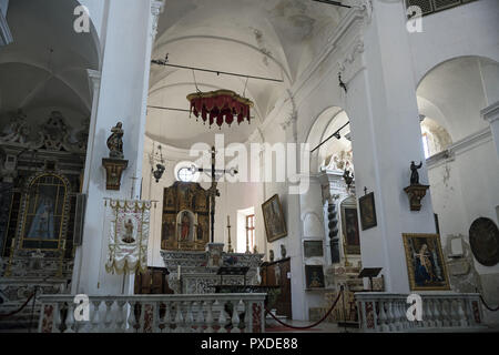 Konkathedrale St. Johannes der Täufer in Calvi - Interieur. Konkatedra Św. Jana Chrzciciela w Calvi - wnętrze. Stockfoto