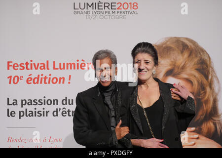 Lyon, Frankreich, 19. Oktober 2018: Die algerischen Regisseur Rachid Bouchareb und algerischen Schauspielerin Biyouna werden gesehen in Lyon (Zentral-ost-Frankreich) Stockfoto