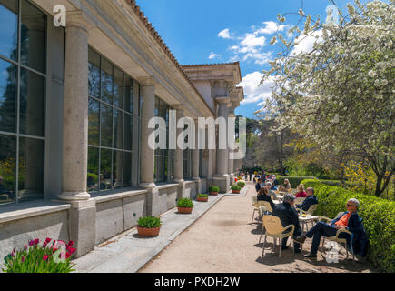 Madrid botanischen Garten. Cafe außerhalb der Villanueva Pavillon, Real Jardin Botanico, Madrid, Spanien Stockfoto