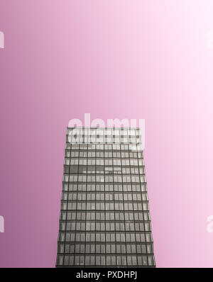 Schwarz und Weiß moderne Wolkenkratzer Design auf Rosa mit Kopie Raum Stockfoto