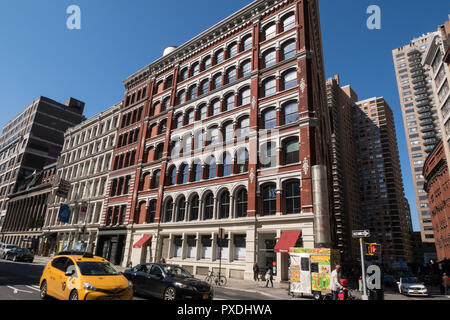 Aktivität in der Astor Place, NoHo East Village, New York City, USA Stockfoto