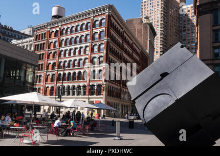 Aktivität in der Astor Place, NoHo East Village, New York City, USA Stockfoto