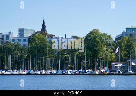 Nahaufnahme einer Marina in Hamburg an der Alster Stockfoto