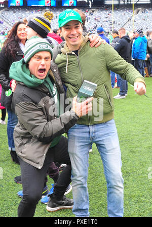East Rutherford, NJ, USA. Okt, 2018 21. Billy Magnussen und Justin Long auf der Jets Nebenerwerben während der NFL Spiel zwischen der NY Jets vs Minnesota Vikings am MetLife Stadium in East Rutherford, New Jersey am 21. Oktober 2018. Quelle: John Palmer/Medien Punch/Alamy leben Nachrichten Stockfoto