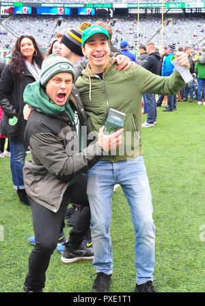 East Rutherford, NJ, USA. Okt, 2018 21. Billy Magnussen und Justin Long auf der Jets Nebenerwerben während der NFL Spiel zwischen der NY Jets vs Minnesota Vikings am MetLife Stadium in East Rutherford, New Jersey am 21. Oktober 2018. Quelle: John Palmer/Medien Punch/Alamy leben Nachrichten Stockfoto