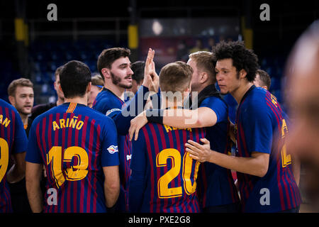 21. Oktober 2018, Palau Blaugrana, Barcelona, Spanien; Liga ASOBAL Handball; FC Barcelona Lassa versus BM Sinfin; Alle FC Barcelona Lassa Team feiert den Sieg Stockfoto