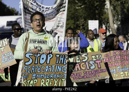 London, Greater London, UK. Okt, 2018 20. Die demonstranten gesehen Holding Banner im März. Eine große Demonstration, die die Abstimmung Kampagne organisiert im Park Lane versammelt, um den Parliament Square bis März gegen die Tory-regierung Brexit Verhandlungen und anspruchsvollen für eine zweite Abstimmung über die endgültige Brexit Angebot zu protestieren. Quelle: Andres Pantoja/SOPA Images/ZUMA Draht/Alamy leben Nachrichten Stockfoto