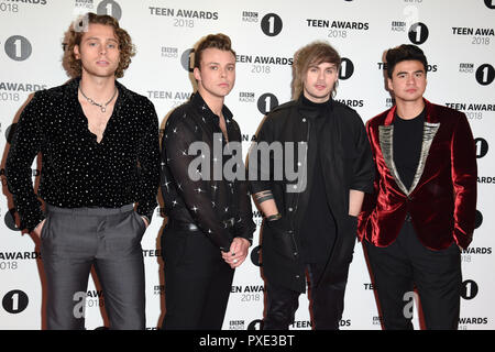 LONDON, GROSSBRITANNIEN. Oktober 21, 2018: 5 Sekunden nach dem Sommer - Lukas Hemmings, Calum Haube, Ashton Irwin & Michael Clifford - auf der BBC Radio 1 Teen Awards 2018 im Wembley Stadium, London. Bild: Steve Vas/Featureflash Credit: Paul Smith/Alamy leben Nachrichten Stockfoto