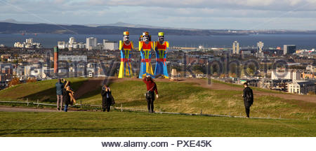 Edinburgh, Vereinigtes Königreich. 21. Oktober, 2018. Dusherra die Hauptveranstaltung des Schottischen Indianer Kunst Forum ist, auf dem Dach des Calton Hill, Edinburgh statt. Dusherra, eines der größten Festivals in Indien, erinnert an einem 10-tägigen Krieg zwischen den Göttern und Dämonen vor Tausenden von Jahren. Es wird gefeiert mit Begeisterung durch Gemeinden mit Musik, Tanz, Essen und eine symbolische Verbrennung von den Bildnissen der Dämonen den Sieg des Guten über das Böse zu feiern. Das kulturelle Programm in diesem Jahr mit einer Mischung aus Schottischen und indische Musik und Tanz. Quelle: Craig Brown/Alamy Leben Nachrichten. Stockfoto