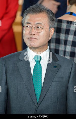 Kopenhagen, Seeland, Dänemark. Okt, 2018 20. Moon Jae-in des südkoreanischen Präsidenten warten auf eine Familie Bild während der P4G Gipfel von Kopenhagen 2018 bei den Danish Radio Concert Hall. Credit: Ricardo Ramirez/SOPA Images/ZUMA Draht/Alamy leben Nachrichten Stockfoto