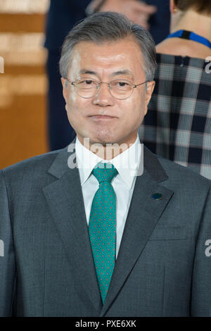 Kopenhagen, Seeland, Dänemark. Okt, 2018 20. Moon Jae-in des südkoreanischen Präsidenten warten auf eine Familie Bild während der P4G Gipfel von Kopenhagen 2018 bei den Danish Radio Concert Hall. Credit: Ricardo Ramirez/SOPA Images/ZUMA Draht/Alamy leben Nachrichten Stockfoto