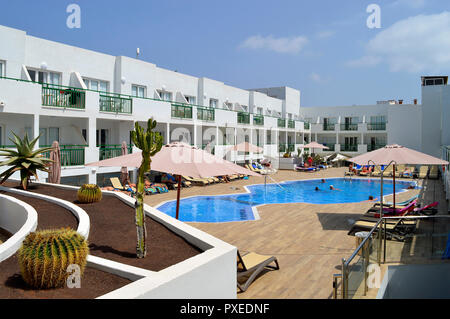 Dunas Club Apartments im Hafen von Corralejo, Fuerteventura, eine der Kanarischen Inseln Stockfoto