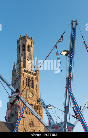 Kinder freuen sich über Spielplatz am Grote Markt in Brügge, Sonntag, 9. April 2017, Brugge, Belgien Stockfoto