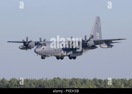 Neue HC-130J Bekämpfung König II des California Air National Guard an RAF Mildenhall in Suffolk, Großbritannien zugewiesen. Stockfoto