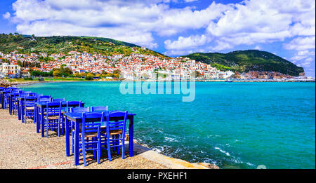 Schöne Stadt Skopelos, Panoramaaussicht, Sporaden, Griechenland. Stockfoto