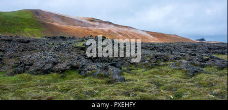 Leirhnjukur - Clay Hill - North Island - eine schöne vulkanische Lavafelder mit Lava Flüsse und Rhyolith Formationen mit Pahoehoe-lava, lava f Stockfoto