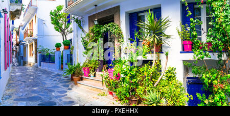 Alte Straßen der Stadt Skopelos, Griechenland. Stockfoto