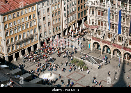 Hauptplatz Marienplatz mit Street Cafe in München, Deutschland Stockfoto