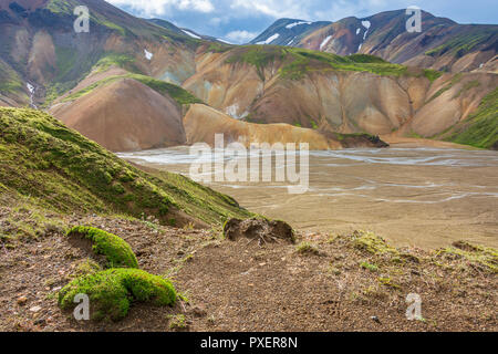 Landmannalaugar, oder die "Pools", eine riesige Fläche von atemberaubender Schönheit im Herzen des südlichen Islands Hochland mit bunten Lava und Sand form Stockfoto