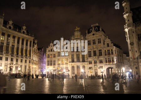 Belgien, der Grand Place in der Nacht. Einer der schönsten Plätze in Europa Stockfoto