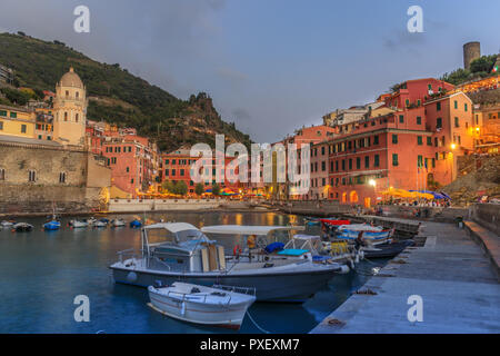 Fischerdorf Vernazza (Cinque Terre, Italien) Stockfoto