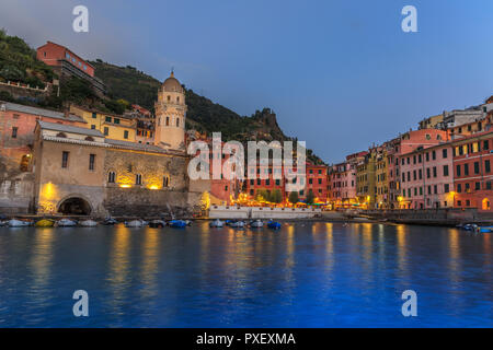 Fischerdorf Vernazza (Cinque Terre, Italien) Stockfoto