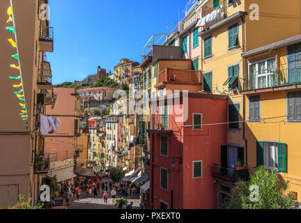 Fischerdorf Riomaggiore (Cinque Terre, Italien) Stockfoto