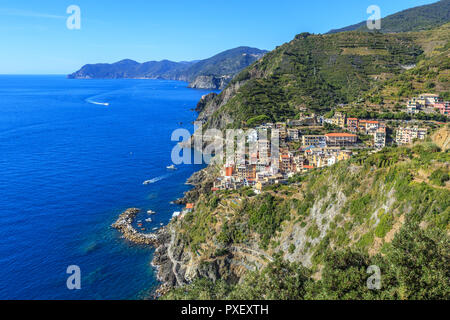 Fischerdorf Riomaggiore (Cinque Terre, Italien) Stockfoto