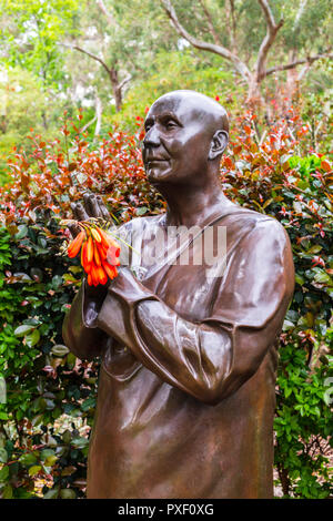 Statue von Sri Chinmoy in der duftende Garten an Sir James Mitchell Park in Perth. Perth, Western Australia Stockfoto