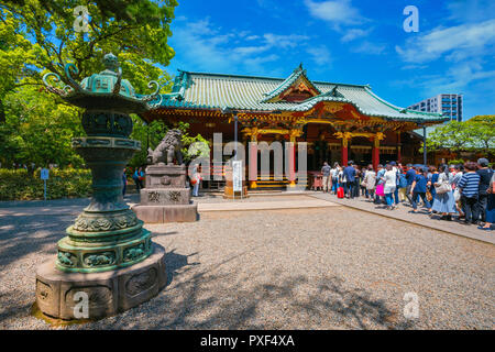 Tokyo, Japan - 29. April 2018: nezu Schrein im Jahre 1705 gegründet, einer der ältesten Orte in der Stadt anbeten, berühmt für seine Azalea Festival am Fr statt Stockfoto