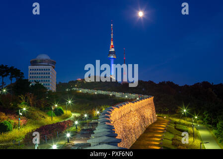 Nacht Ausblick auf Namsan Seoul Tower in Seoul, Korea Stockfoto