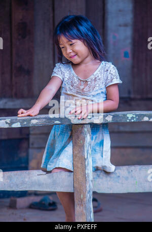 Laotisches Kind aus dem Dorf Bam Phoansa in Laos Stockfoto