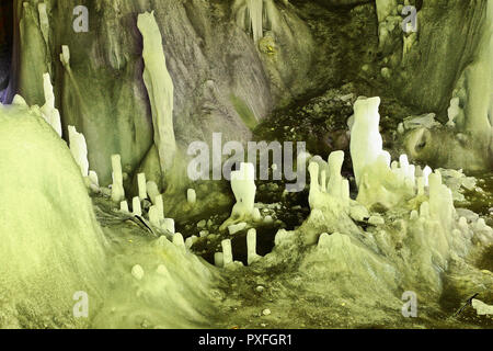 Details der Eisformationen, die in der Höhle, Scarisoara, Apuseni Gebirge Stockfoto