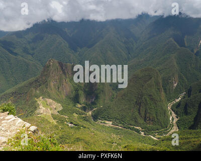 Blick vom Montana Picchu über Machu Picchu, Peru Stockfoto