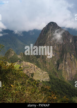 Blick vom Montana Picchu über Machu Picchu, Peru Stockfoto