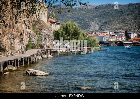 Pfad zu der Hl. Johannes des Theologen Kaneo aus dem See Ohrid, Mazedonien Stockfoto