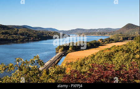 Malerische Schuß auf den Hudson River und Tal im Herbst in New York Stockfoto