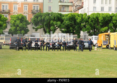 Zürich-City: Die Polizei ist für den Tag der Arbeit am 1.Mai am Hauptsitz in Kaserne Stockfoto