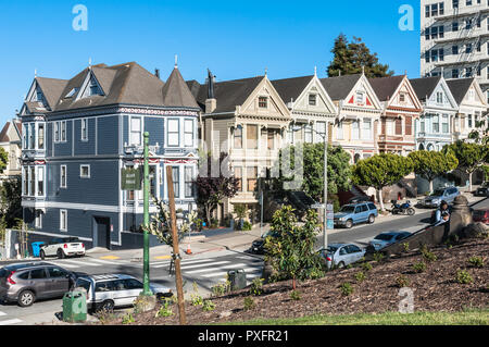 San Francisco, Kalifornien, USA - 16. Juli 2017: Viktorianischen Häusern, in der Steiner Straße Stockfoto