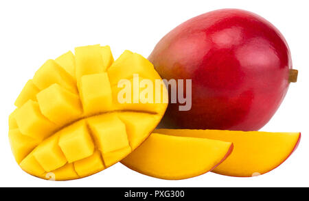 Mango Obst mit Mango Würfel und Schichten. Auf einem weißen Hintergrund. Stockfoto