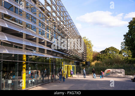 Die Lentpark, es ist eine kombinierte Eis- und Schwimmstadion, Eisstadion, Schwimmstadion, Eislaufbahn, Köln, Deutschland der Lentpark, ein kombinier Stockfoto