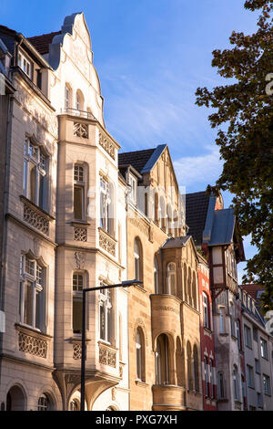 Häuser in Buelow Straße im Bezirk Nippes, Köln, Deutschland. Haeuser in der Buelowstrasse im Stadtteil Nippes, Köln, Deutschland. Stockfoto