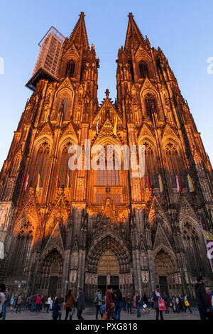 Die Westfassade der Kathedrale, Gerüste an der nördliche Turm, Köln, Deutschland sterben Westfassade des Doms, Geruest am Nordturm, Koeln, sind Stockfoto